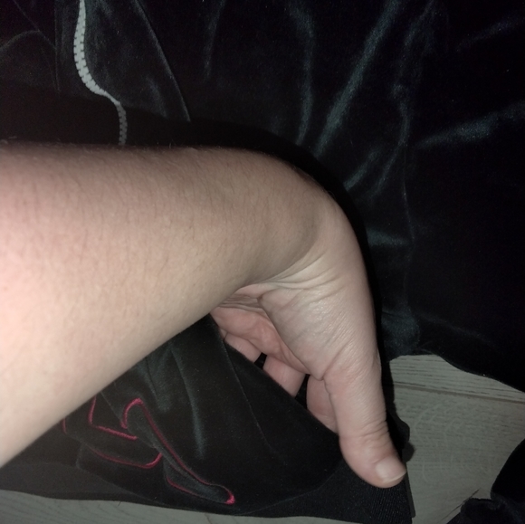 Cropped velour hoodie Fila NWOT has a quarter zip with Fila logo pockets Large - Picture 6 of 7